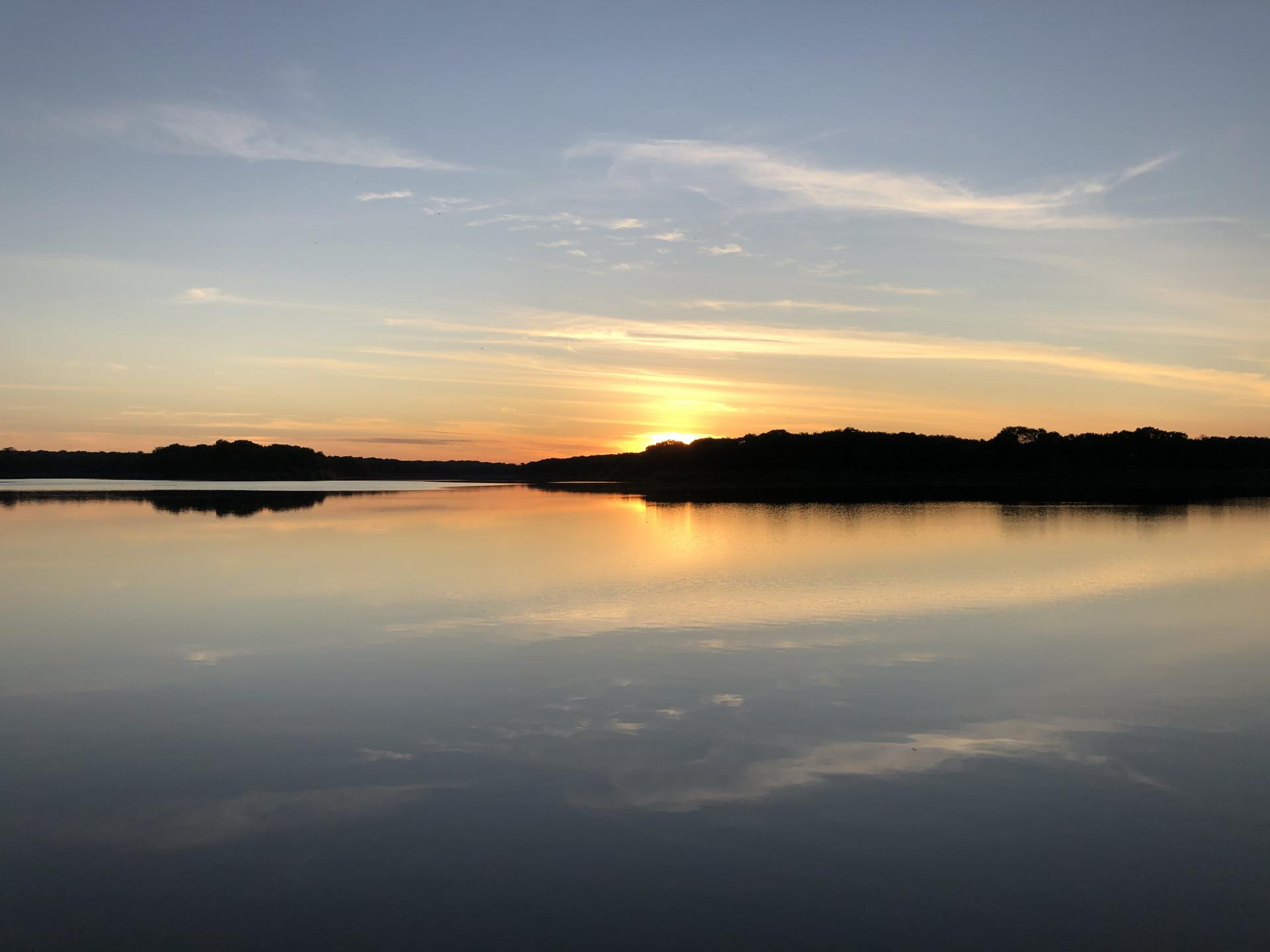 coucher de soleil sur étang